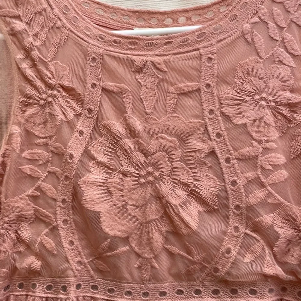 ENTRO CHANGE OF HEART EMBROIDERED‎ LACE TOP IN BLUSH